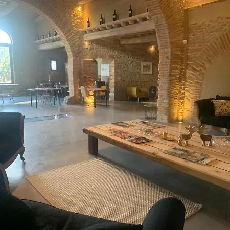 بيت ضيافة Mas Latour Lavail 4*