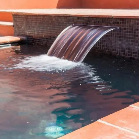 بيت ضيافة Mas Latour Lavail 4*