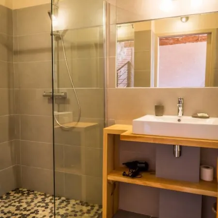 ゲストハウス Mas Latour Lavail