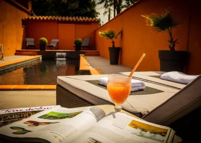 Mas Latour Lavail Guest house 4*