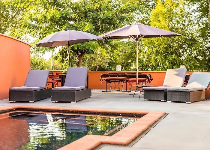 بيت ضيافة Mas Latour Lavail 4*